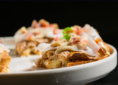 Pizza gourmet con crudo di Parma e mozzarella di bufala – L'Aforisma Torino